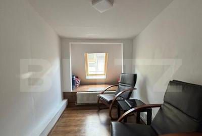 Casa spatioasa cu 4 camere, 103 mp, curte 70 mp, zona 13 Sep - 23