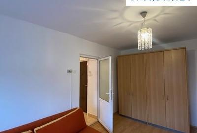 Apartament 2 camere, etaj 3, central, 300 euro/lunar. - 2
