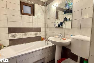 Apartament cu 4 camere semidecomandat, mobilat în Circumvalațiunii - 9
