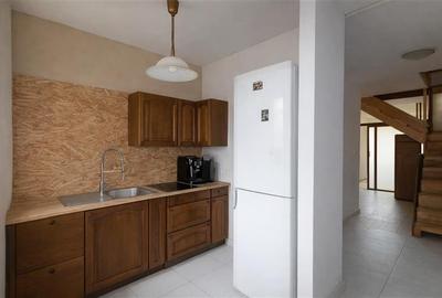 Casă cu 9 camere cu Teren 884 Mp în Exterior Est - 8