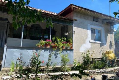 Casă cu 4 camere în Oltețani