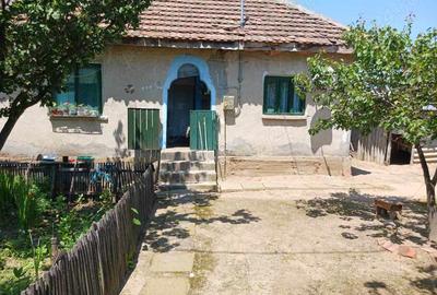 Casa batraneasca de vanzare - 1