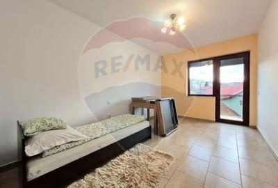 Apartament generos cu 4 camere si curte de închiriat în zona Manastur - 10