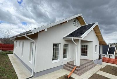 Casă cu 3 camere în Valea Adâncă