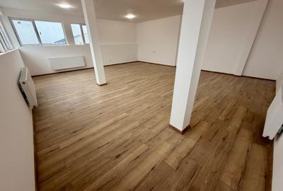 Casă individuală cu 8 camere cu Canalizare în Exterior Sud - 45