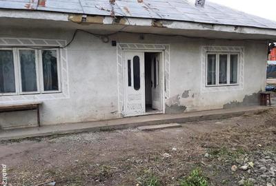 Casă cu 4 camere cu Teren 1075 Mp în Tecuci - 1