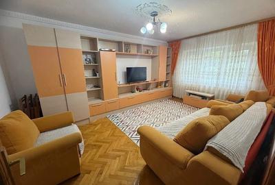 Apartament cu 3 camere decomandat în Exterior Vest