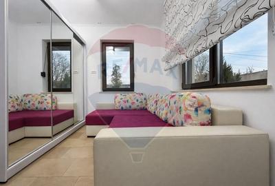 Casă cu 6 camere cu Teren 300 Mp în Central - 1