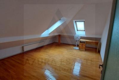 Apartament renovat tip mansarda pivnita si parcare privata in Strand - 5