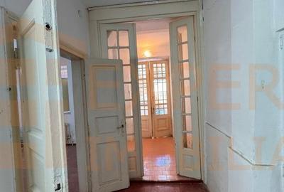 Apartament cu 4 camere în Central