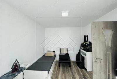 Casa de vanzare cu 3 camere, 2 bai, curte proprie - teren 100 mp - 2