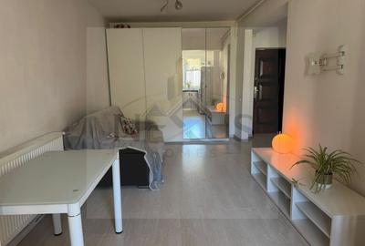 Apartament cu 2 camere semidecomandat, mobilat în Sud