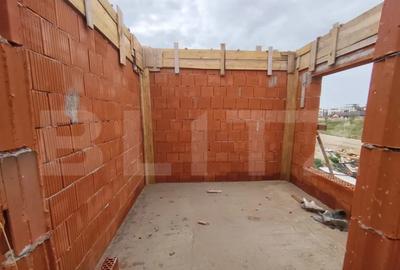 Casă cu 4 camere cu Teren 500 Mp în Sântandrei