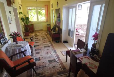 Vand casa cu 3 camere, garaj, livada si teren in M. Nirajului - 6