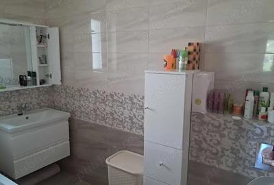 Casă cu 4 camere în Central - 1