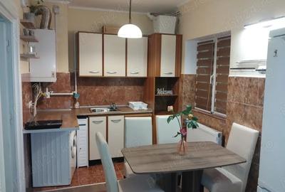 Vand Apartament Ultracentral, 2 Camere decomandate, Et. 1, Mobilat.