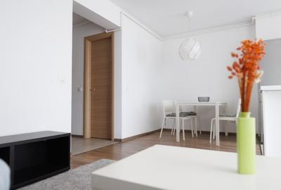 Apartament cu 2 camere decomandat, mobilat în Tractorul - 6