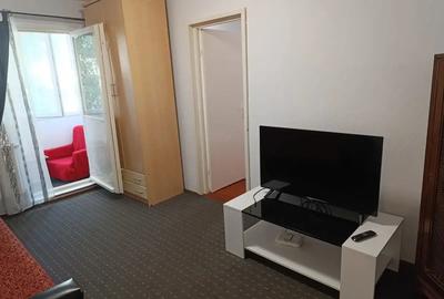 Apartament cu 3 camere semidecomandat, mobilat în Girocului