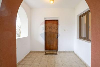 Casă cu 6 camere cu Teren 608 Mp în Central - 22