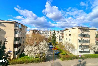 Apartament cu 2 camere decomandat, mobilat în Est