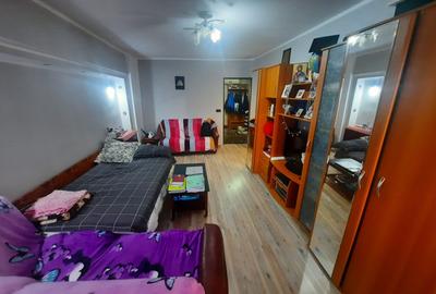 Apartament cu 2 camere decomandat 3/8, zona Nicolina - 2