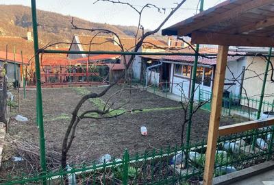 Casă cu 5 camere cu Teren 324 Mp în Orșova