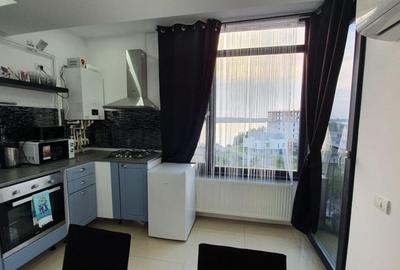 Apartament cu 3 camere semidecomandat în Tomis Nord