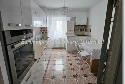 Apartament cu 3 camere decomandat, mobilat în Central