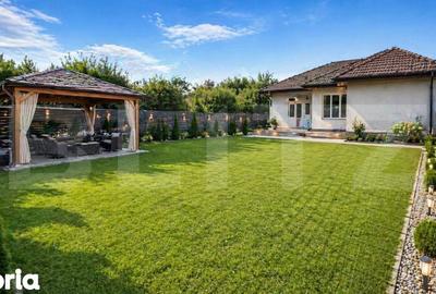 Casă cu 4 camere cu Teren 950 Mp în Lipoveni
