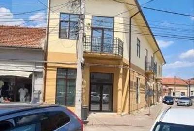 Spațiu comercial, de 500 mp, în Central - 3