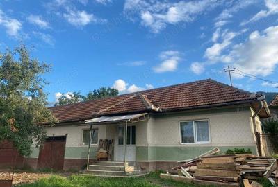 Casă cu 6 camere în Nucșoara - 2