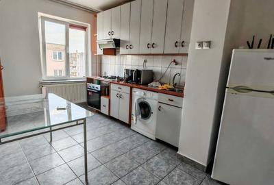 Apartament cu 3 camere semidecomandat în Central - 2