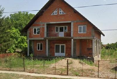 Vand casa in rosu iecea mica - 2