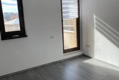 Inchiriez spatiu birouri zona Sincai, 3 camere et. 4 - 5
