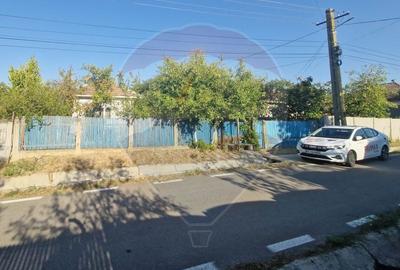 Casa / Vila cu 3 camere de vanzare - 1