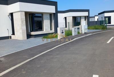 Casă cu 3 camere cu Teren 445 Mp în Central