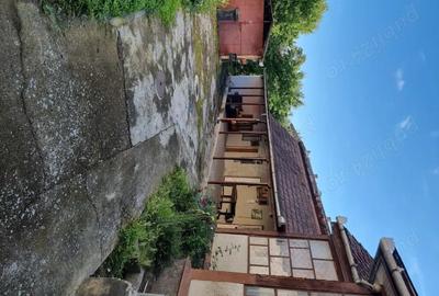 Casă cu 4 camere în Central - 2