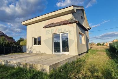 Casă individuală cu 4 camere cu Canalizare în Șofronea - 5