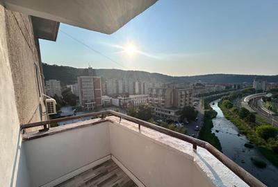 Apartament cu 3 camere semidecomandat în Central - 1