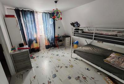 Casă cu 4 camere în 700 - 2
