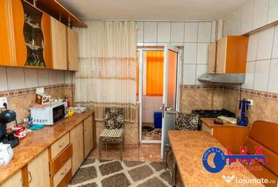Apartament cu 4 camere decomandat în 23 August - 8