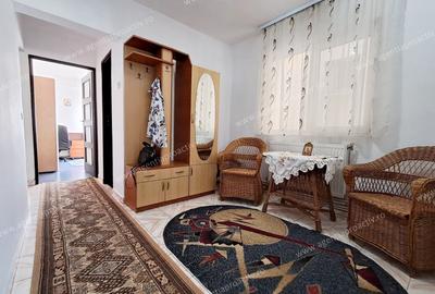 Apartament cu 3 camere, situat la etajul 3, in cartier Siderugistilor; SD-uri. - 8