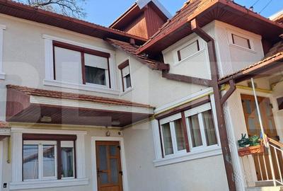 Casă cu 4 camere cu Teren 670 Mp în Central - 1
