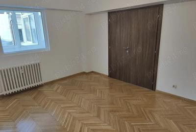 Apartament cu 3 camere decomandat în Central - 1