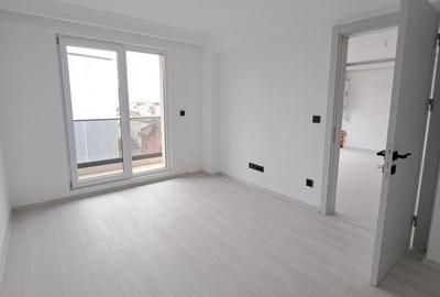 Apartament cu 3 camere decomandat în Titan