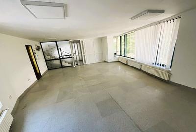 Spațiu comercial, de 110 mp, în Central - 3