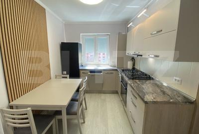 Apartament ultracentral de vanzare , 2 camere -renovat complet - 4