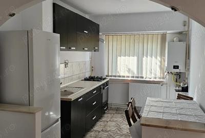 Inchiriez apartament decomandat,doua camere,mobilat,utilat, zona ''Casa de Cultura''