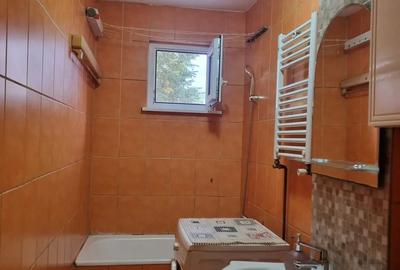Inchiriez apartament cu doua camere in Resita, zona Gen.8, tel - 1
