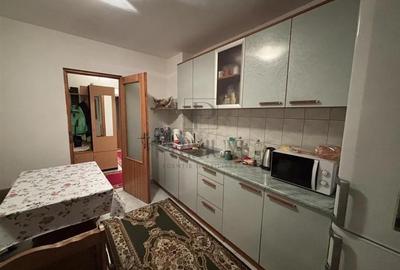 Apartament cu 3 camere decomandat, mobilat în Aradului
